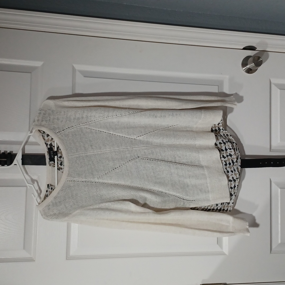 Long sleeve sweater, cream color